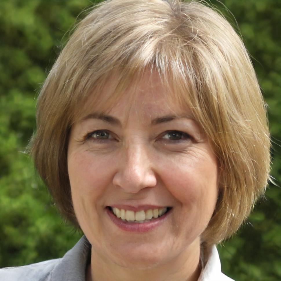 Портрет Елены Подгорной, эксперта по финансовому контролю и анализу